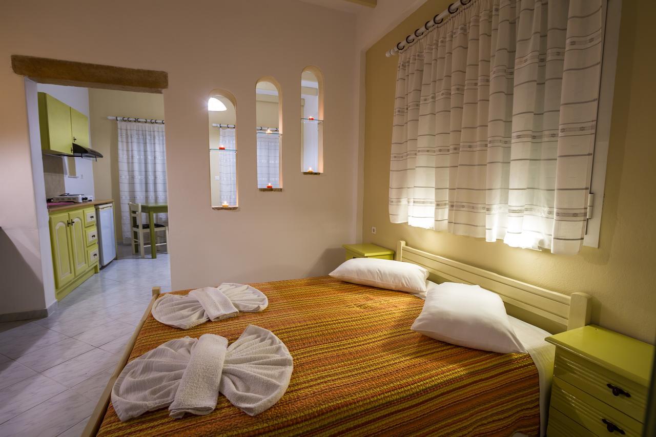Aparthotel Elpiniki à Alinda  Extérieur photo