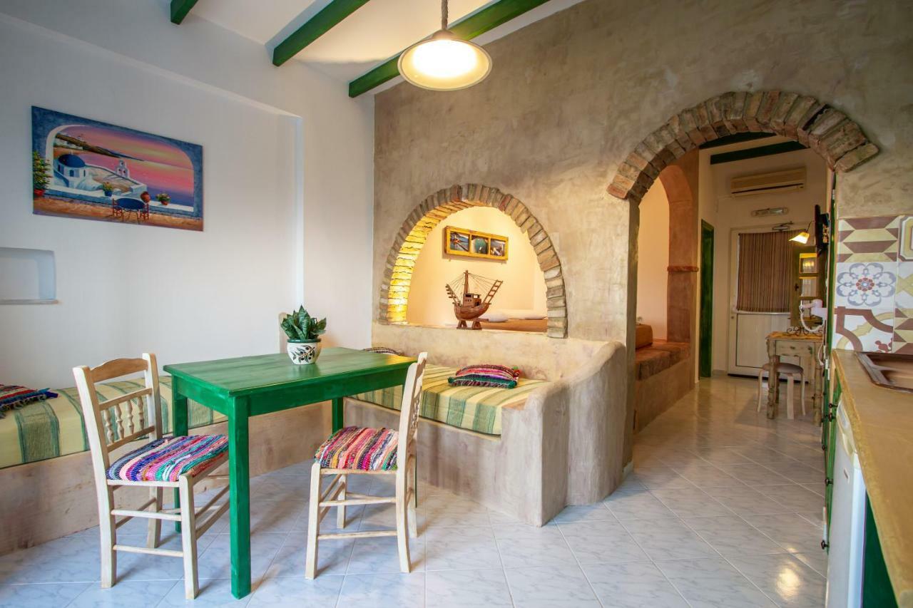 Aparthotel Elpiniki à Alinda  Extérieur photo